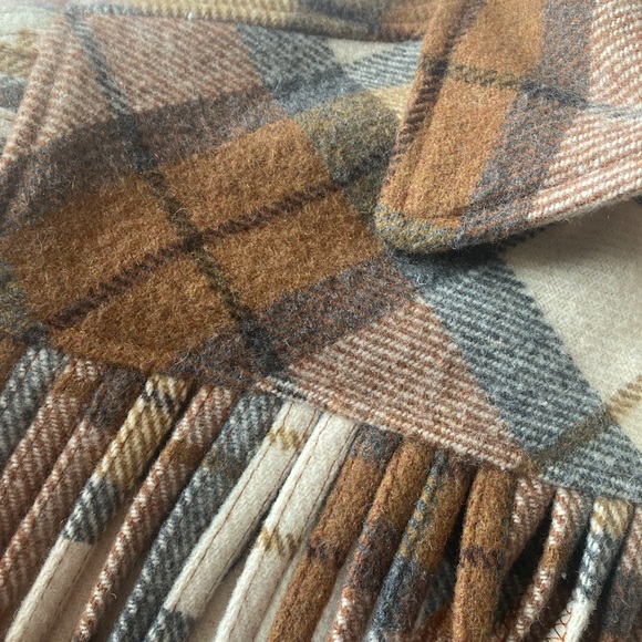 NWT Vigoss Fringed Flannel(size small) - Picture 6 of 6